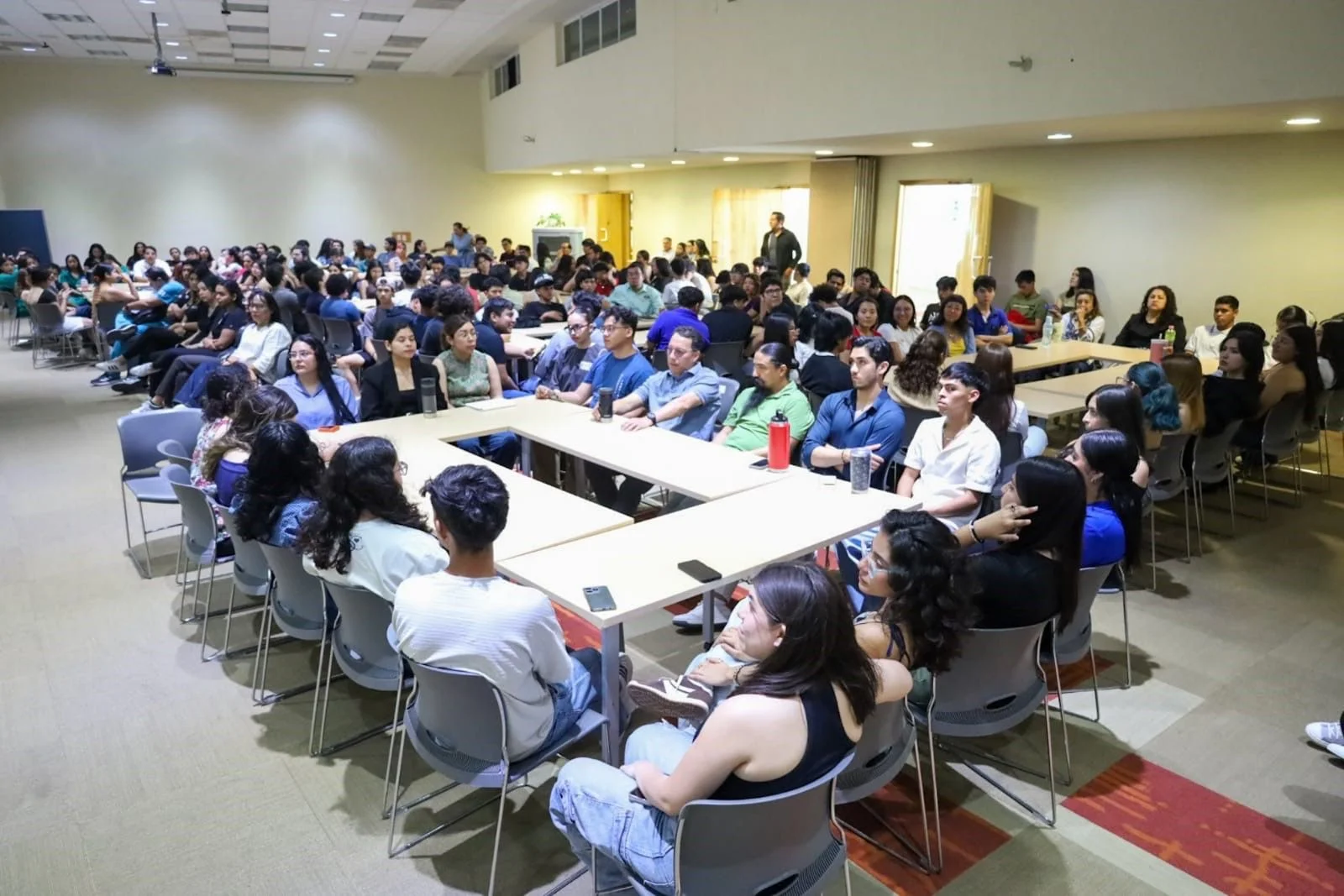 Foro Eco Diversidad 2026 en UAdeC Laguna aborda calidad del aire y contaminación acústica. Especialistas y estudiantes dialogan sobre sustentabilidad regional.