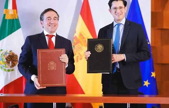 El ministro español anunció que entregó a la presidenta la invitación del rey Felipe VI para asistir a la Cumbre Iberoamericana de Madrid.
