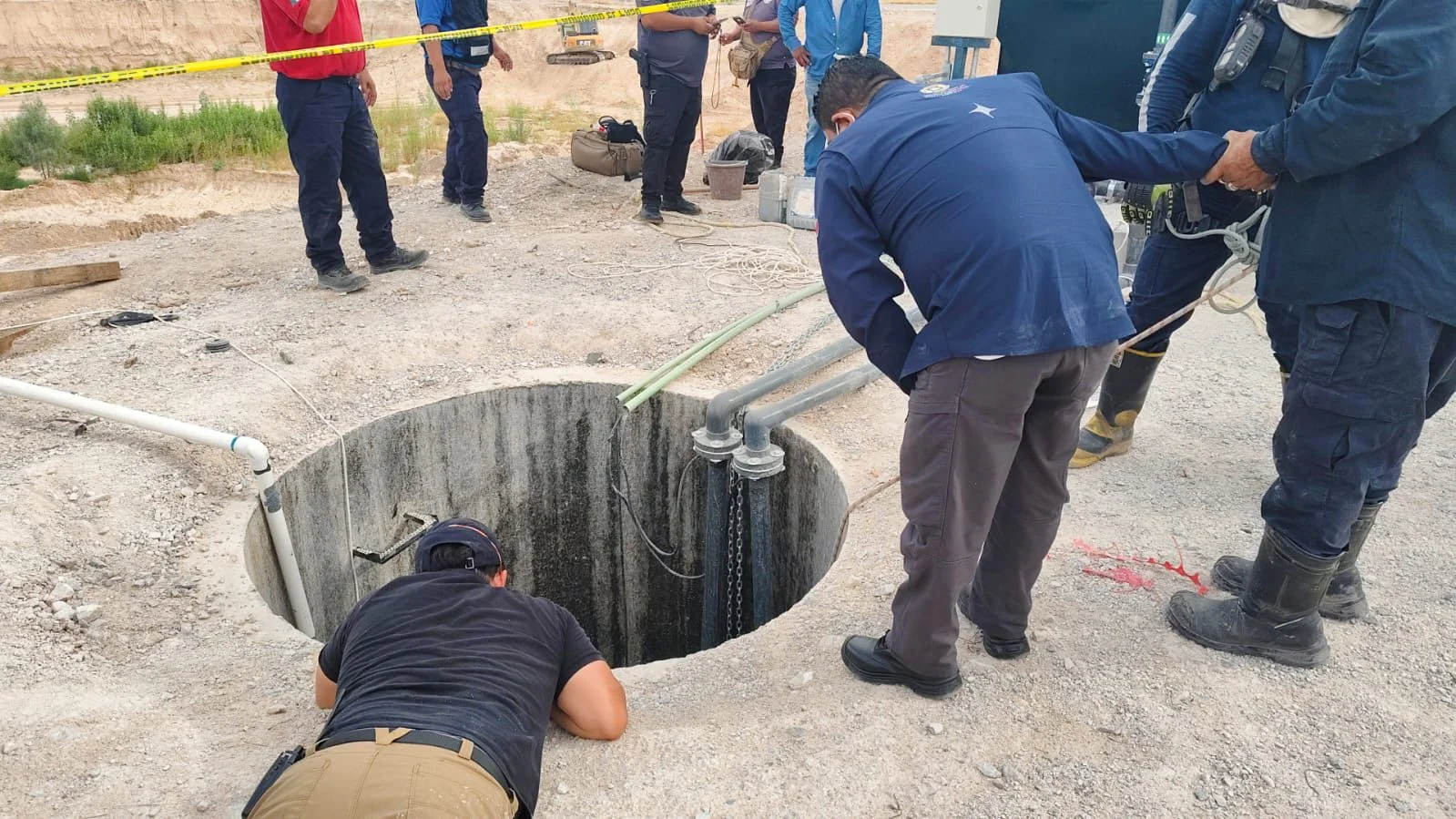 Muere trabajador al caer en pozo con 14 metros de profundidad en Torreón