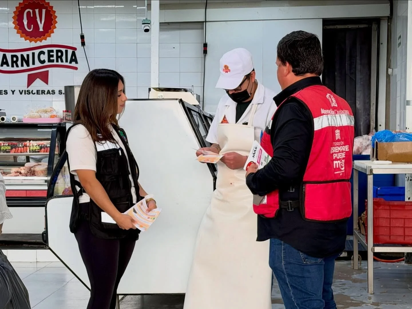 Van contra la basura y el desorden en el mercado Alianza de Torreón