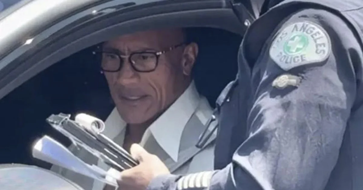 Descubre la verdad detrás del momento en que Dwayne Johnson fue detenido por autoridades tras un evento con Emily Blunt en el Paseo de la Fama.
