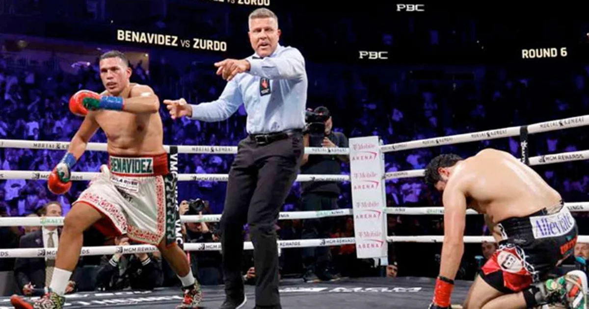 David Benavidez destrona al 'Zurdo' Ramírez y conquista el peso crucero por nocaut