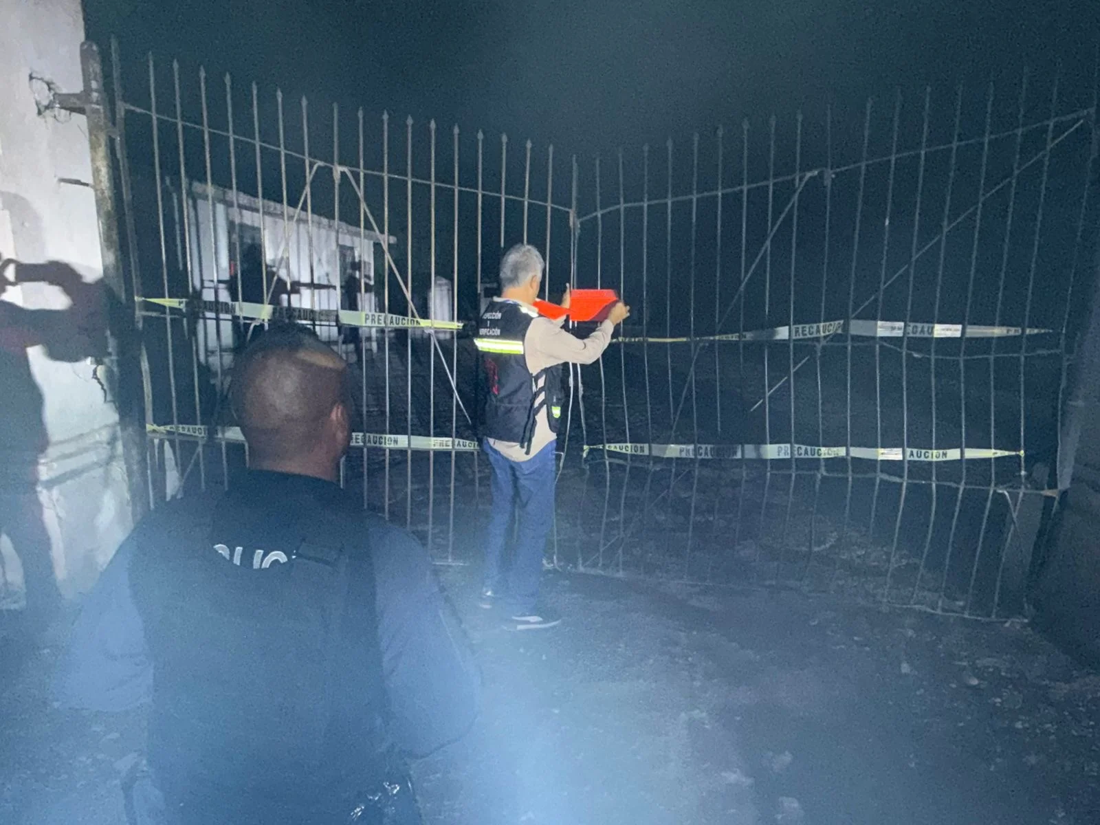 Clausuran Panteón Torreón por consumo de alcohol. Dos personas fueron remitidas tras operativo de supervisión municipal.