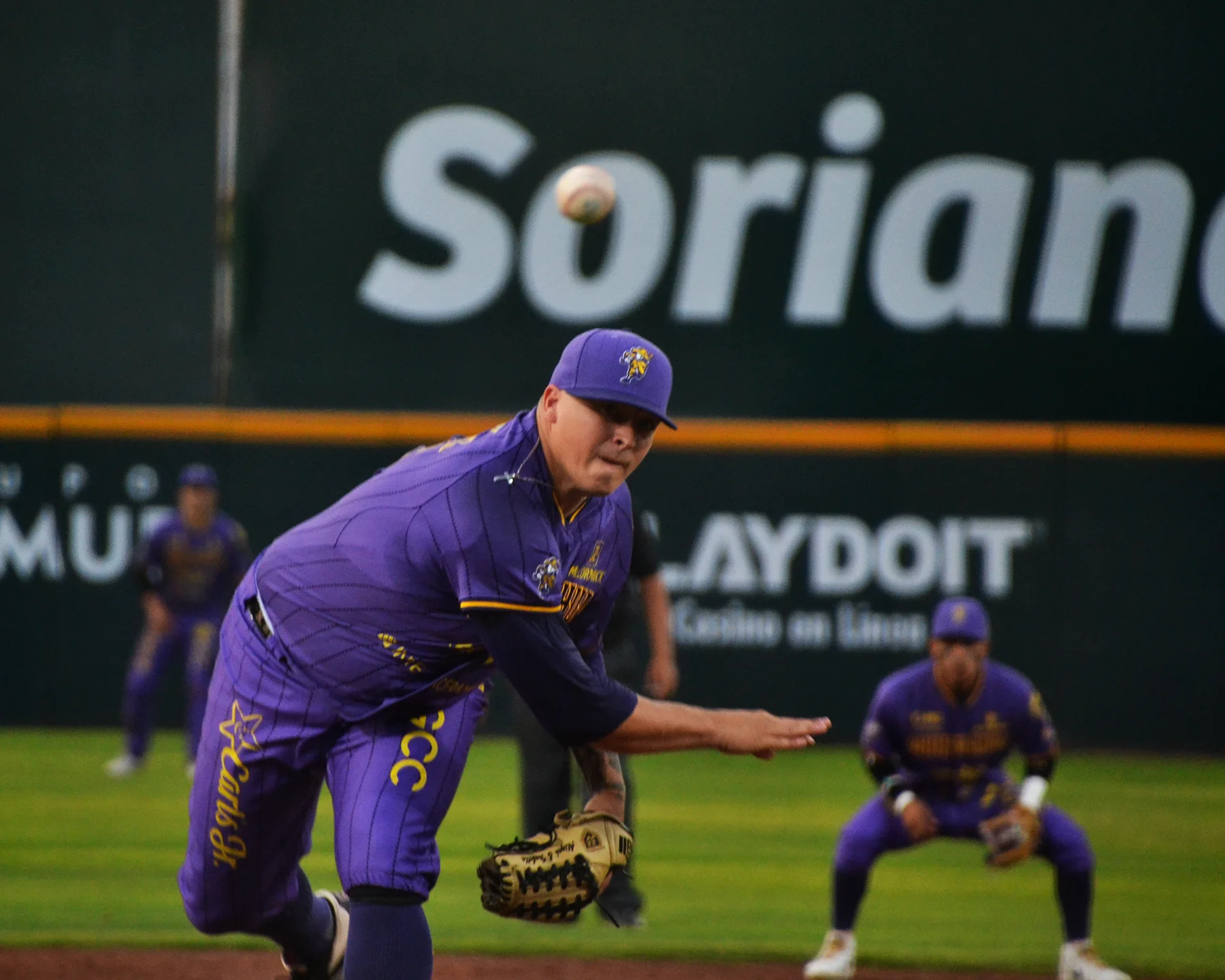 Dorados apalea a Unión Laguna y se lleva la serie