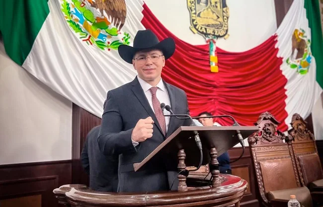 Una fuerte polémica política se ha desatado tras la difusión de una denuncia pública que involucra al diputado local del Partido del Trabajo, Tony Flores, en presuntos delitos graves de abuso sexual