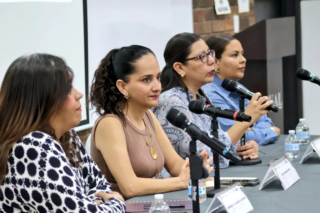 IEC capacita a mujeres políticas y medios para prevenir violencia de género en Coahuila.
