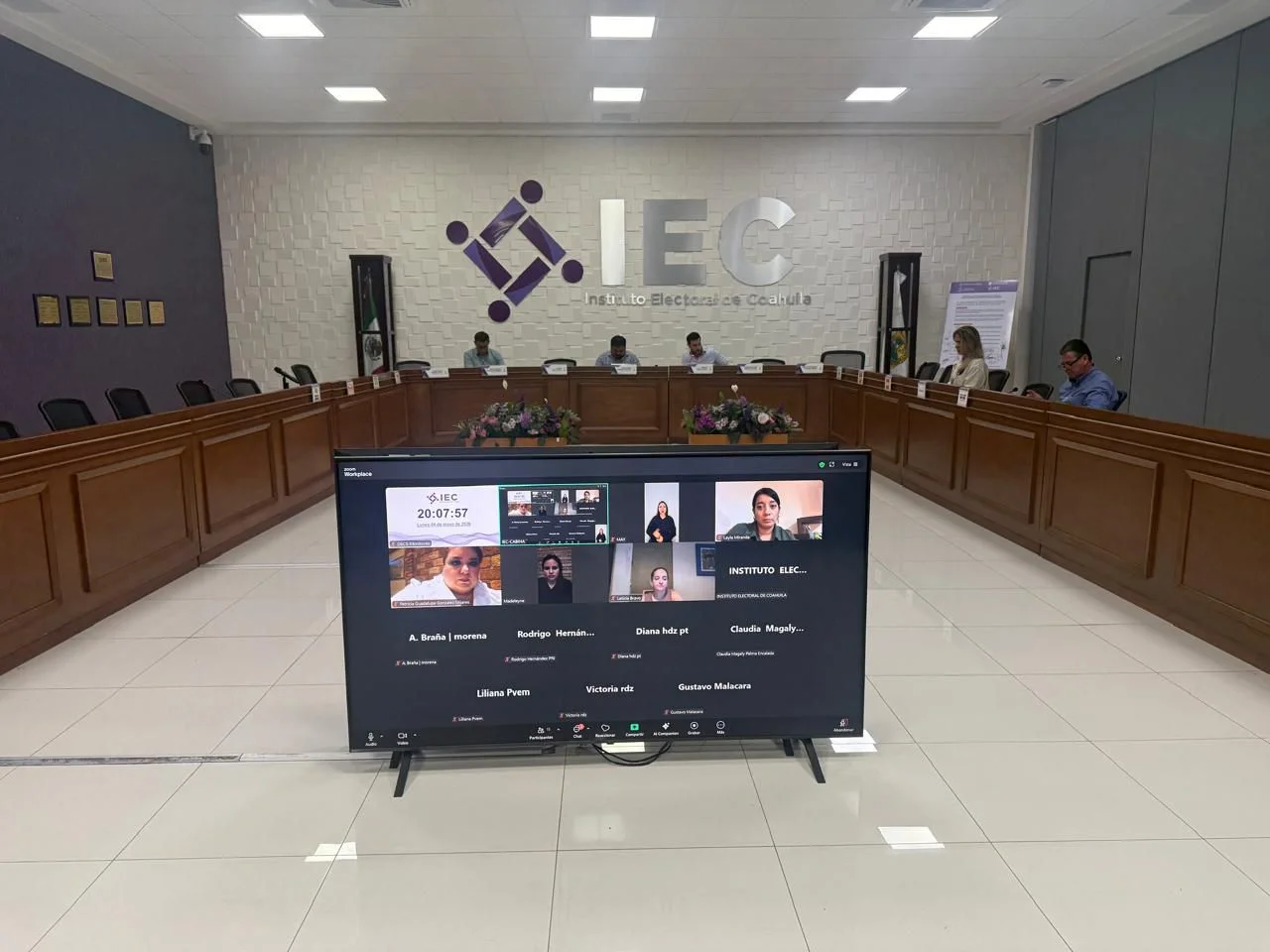IEC de Coahuila registra candidaturas a diputaciones de representación proporcional. Aprueba millonario financiamiento para independientes.