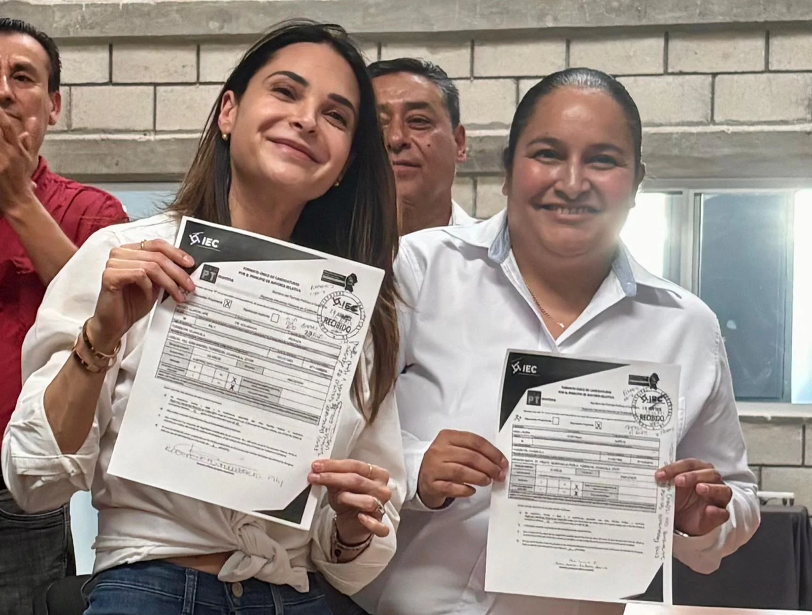 Pily de Aguinaga formaliza su registro como candidata a diputada local por el Distrito 10 de Torreón, arrancando su campaña rumbo a las elecciones.