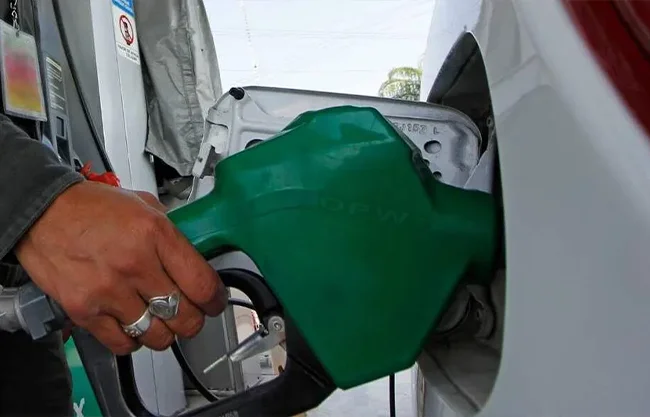 Incertidumbre en el sector comercio ante tope al precio de la gasolina