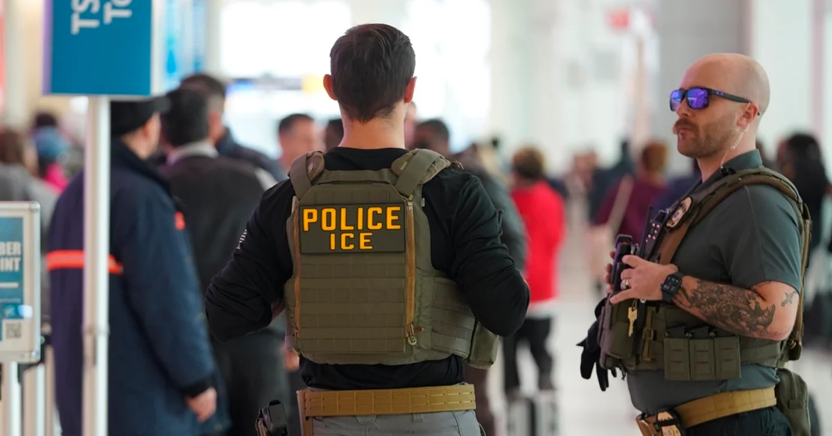 Trump respalda cambiar el nombre del ICE a NICE por una broma viral. La propuesta busca que medios digan 'agentes agradables'