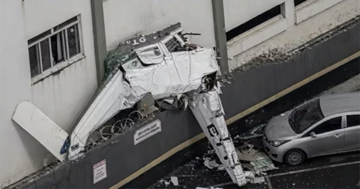 Avioneta se estrella contra edificio en Belo Horizonte, Brasil; deja un muerto y tres heridos