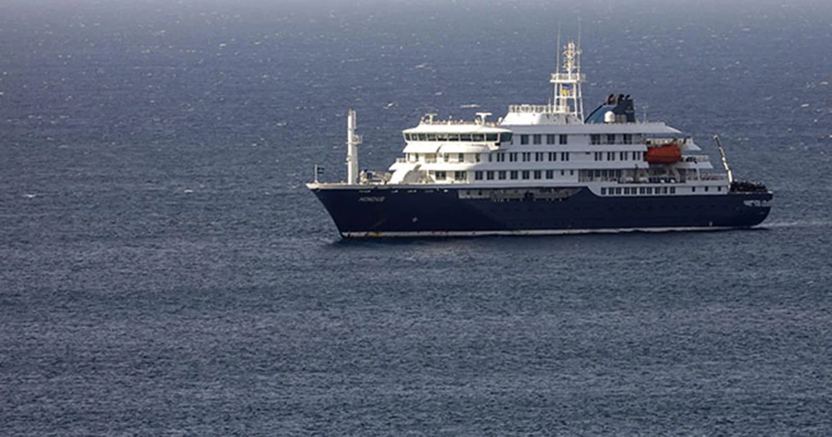 Todos los pasajeros a día de hoy están asintomáticos, una vez que los tres casos con síntomas y el médico del crucero, también enfermo, ya están fuera