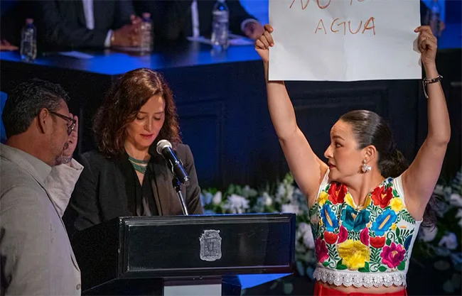 La morenista Martha Márquez interrumpió el homenaje a la presidenta de la Comunidad de Madrid, Isabel Díaz Ayuso, en Aguascalientes