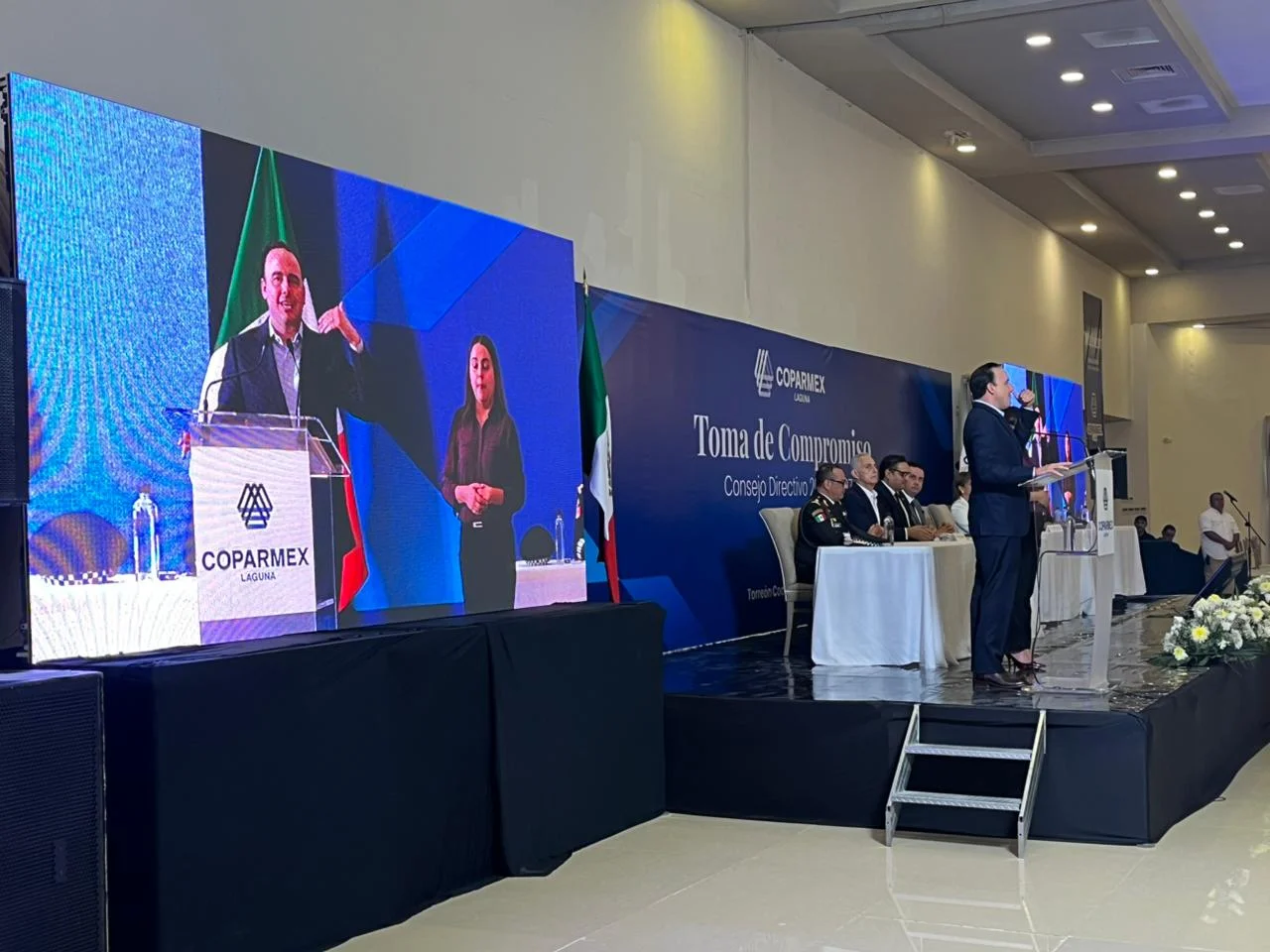 Gobernador de Coahuila respalda a iniciativa privada en renovación de COPARMEX Torreón, destacando seguridad y trabajo en equipo como claves del desarrollo.