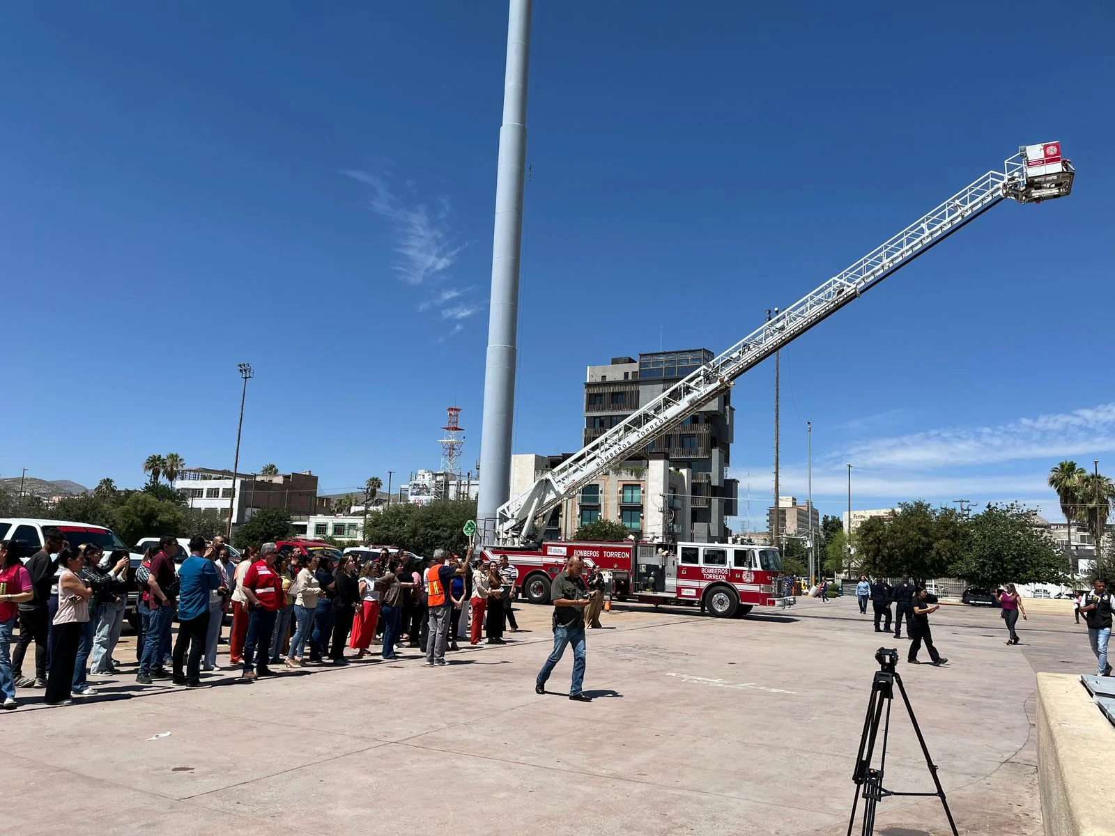 Simulacro Nacional 2026 en Torreón: evacuación masiva y prueba de alerta sísmica.