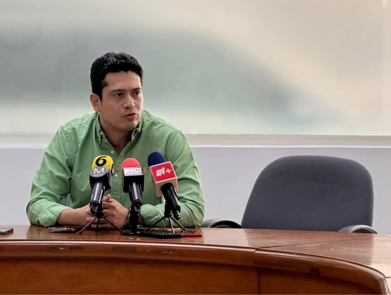 Simas Torreón atiende fallas en pozos y pide no politizar crisis hídrica. 94 de 96 pozos operan; buscan restablecer servicio en colonias.
