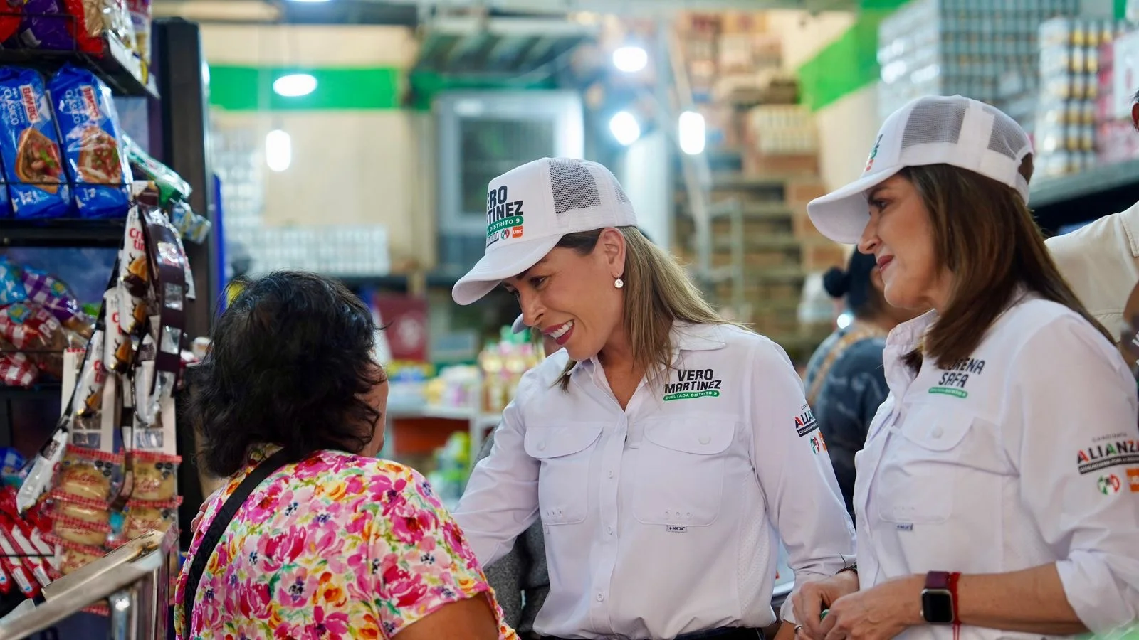 Vero Martínez recorre el Mercado Alianza, escucha a locatarios y refuerza su compromiso con el desarrollo económico de Torreón.