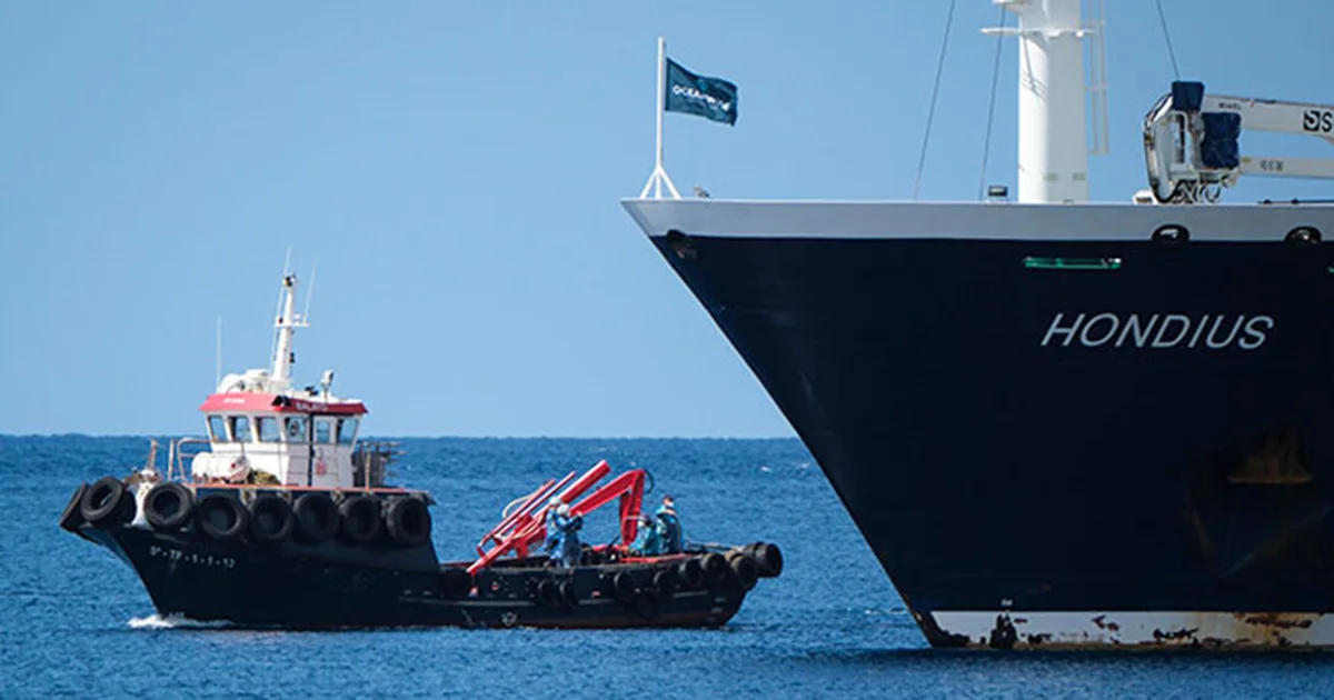 Evacuan a pasajeros de crucero con brote de hantavirus; los trasladan al aeropuerto