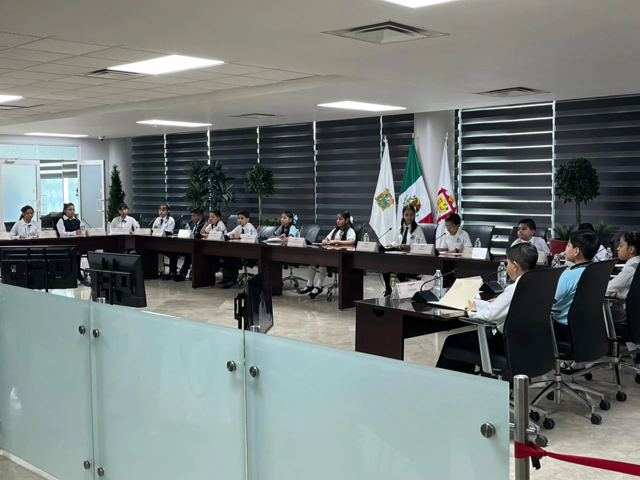 Niños de Torreón exponen ideas en Cabildo Infantil, fomentando participación ciudadana desde la escuela.
