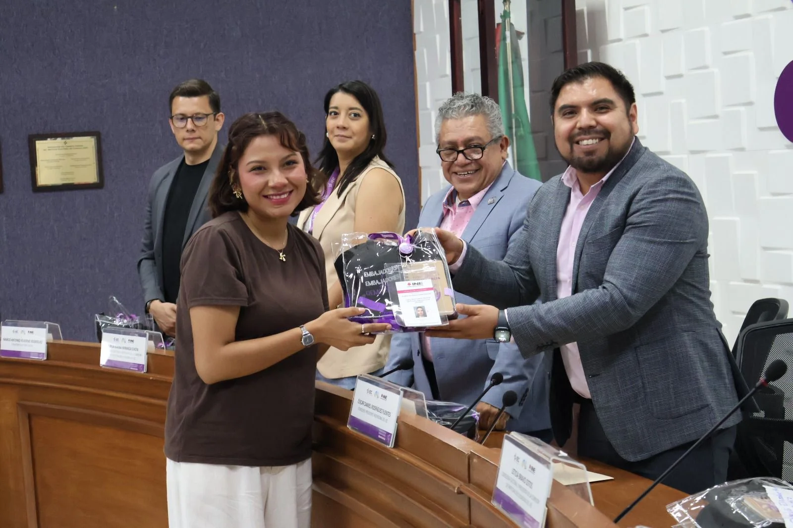 300 jóvenes de Coahuila son acreditados como Embajadores de la Democracia para fomentar su participación y observación electoral.