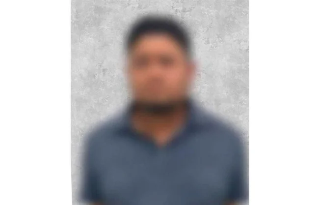 Un hombre usó a su hijo como rehén para exigir dinero y propiedades a la madre del menor.