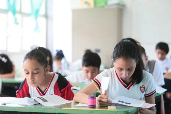 Coahuila logra mantener ciclo escolar hasta el 15 de julio. Acuerdo unánime en Conaedu garantiza el plan académico sin recortes.