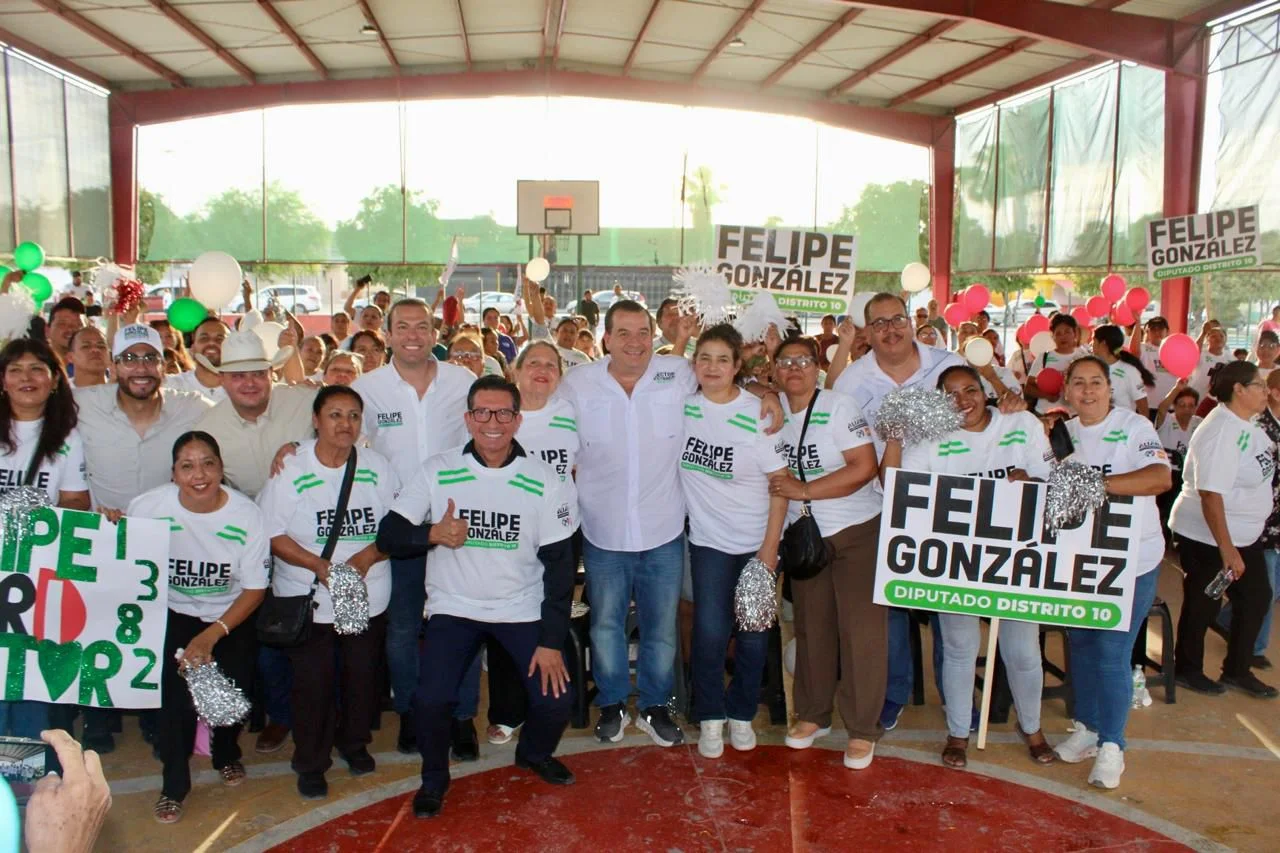 Felipe González propone reforzar seguridad en Torreón ante violencia vecina; ofrece consultas gratis y agua como acciones de su campaña.