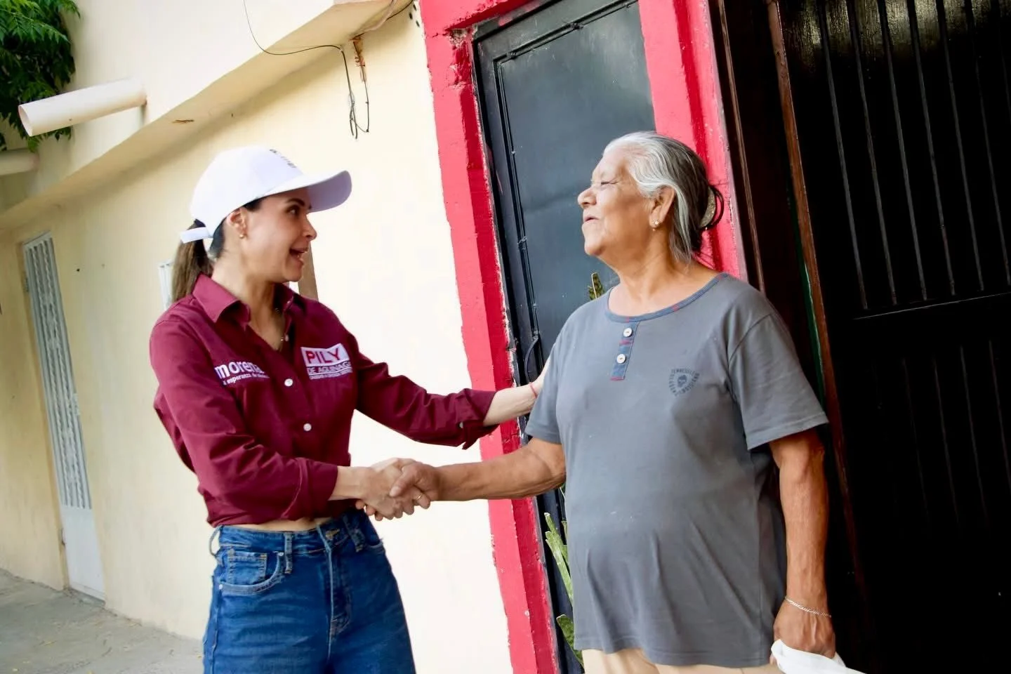 Pily de Aguinaga recorre casa por casa en División del Norte, escucha demandas vecinales y afina propuestas para su campaña rumbo al 7 de junio.