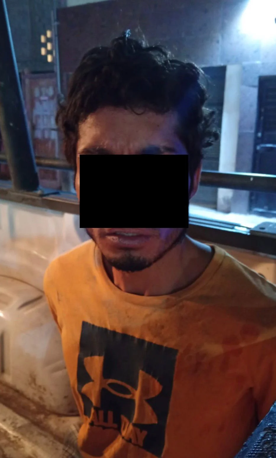 Policía Municipal detiene a joven por violencia familiar en Torreón. Vecinos alertaron a las autoridades tras reporte de agresiones.