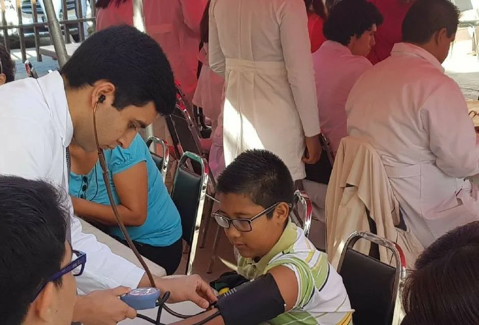 Feria de la Salud gratuita en Torreón: estudiantes de Medicina ofrecerán consultas y prevención este 16 de mayo.