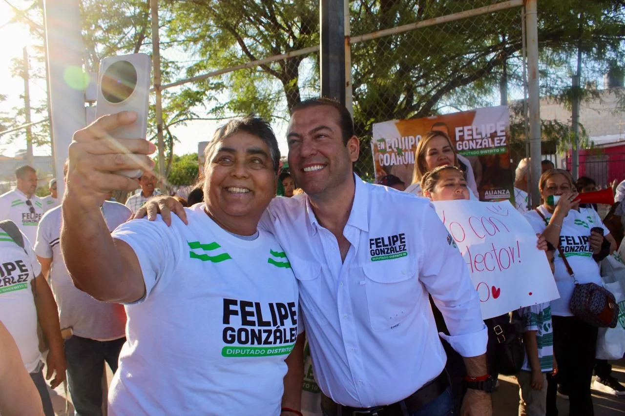 Felipe González refuerza el diálogo directo con vecinos del Distrito 10