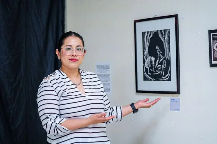 "Relatos espirituales de la tribu Lipán Apache llegarán a la FIL Coahuila 2026. Este libro reúne ilustraciones e investigación sobre su memoria cultural."