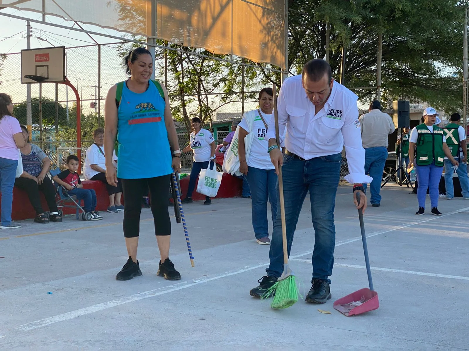 Candidatos del PRI en Torreón impulsan campaña para mantener limpios los espacios durante actividades electorales