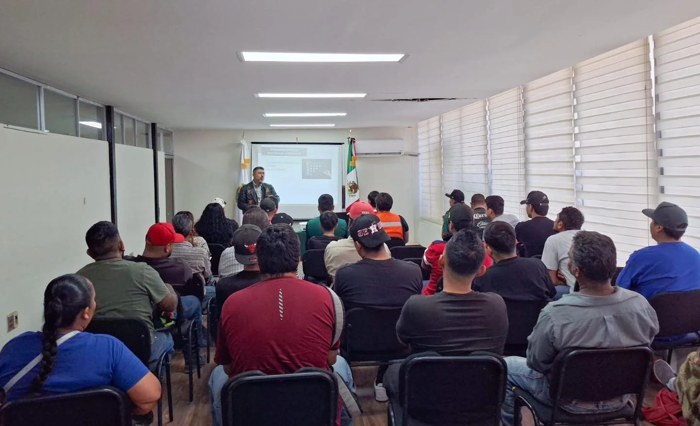 Más de mil motociclistas reciben capacitación en conducción preventiva en Torreón durante 2026