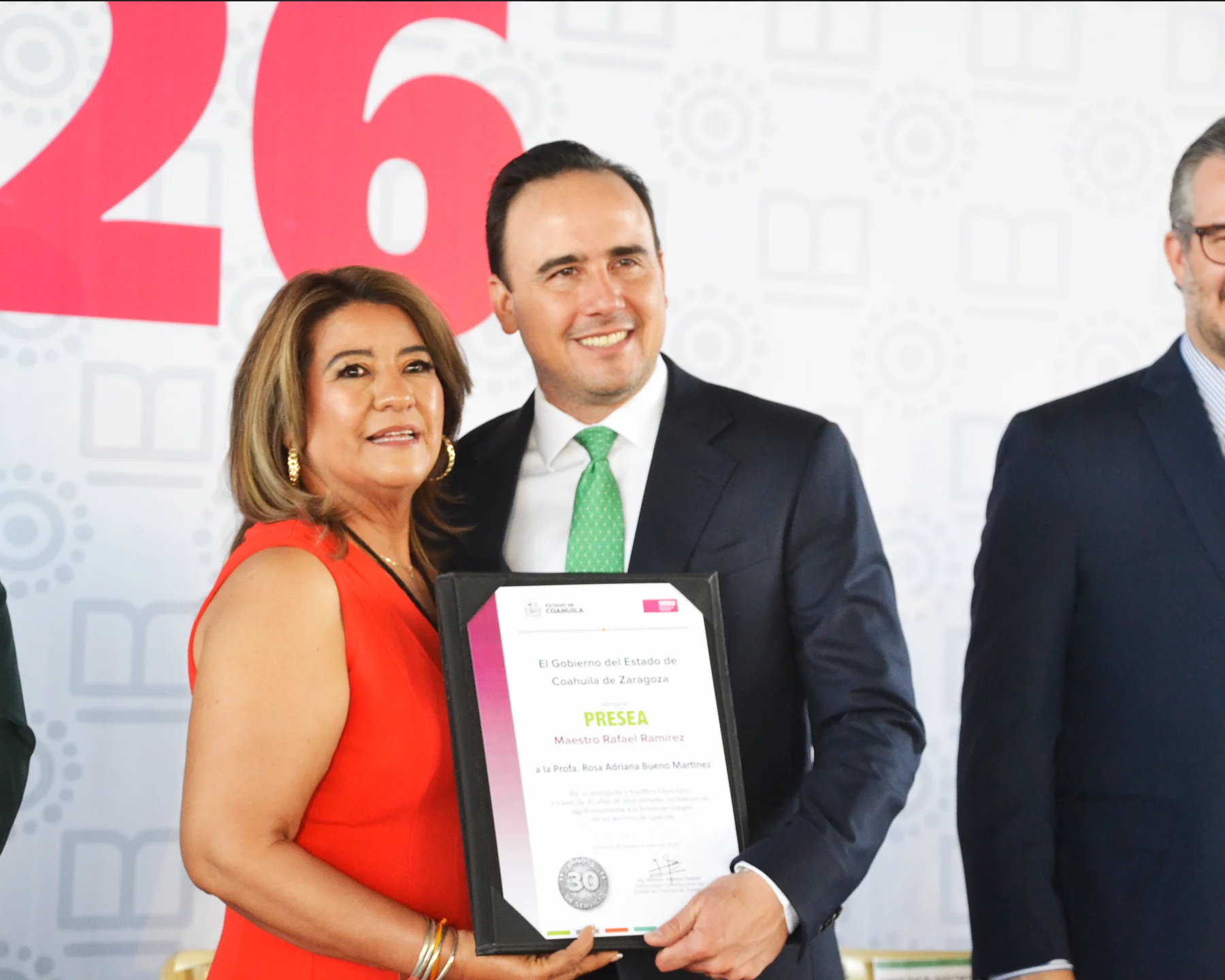Gobernador de Coahuila celebra Día del Maestro en Torreón y reconoce a docentes con décadas de trayectoria.