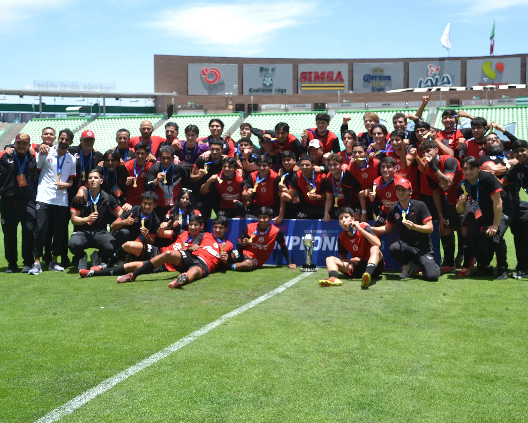 Los albiverdes se quedaron con un hombre menos cerca de los minutos finales