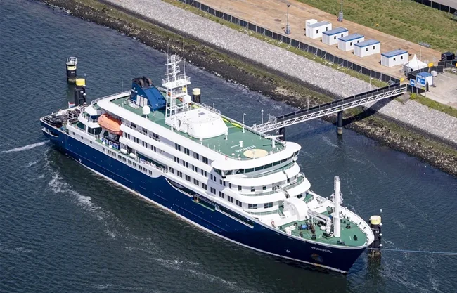 El Hondius, crucero afectado por hantavirus, llega al puerto de Róterdam para su desinfección