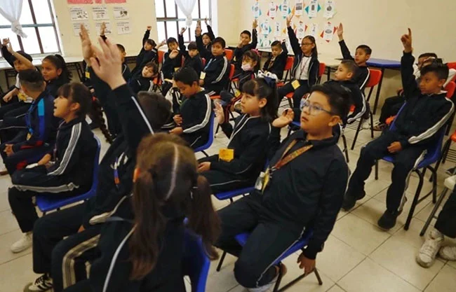 El objetivo es beneficiar a 7.2 millones de estudiantes de primarias públicas del país, quienes recibirán un depósito anual de 2 mil 500 pesos