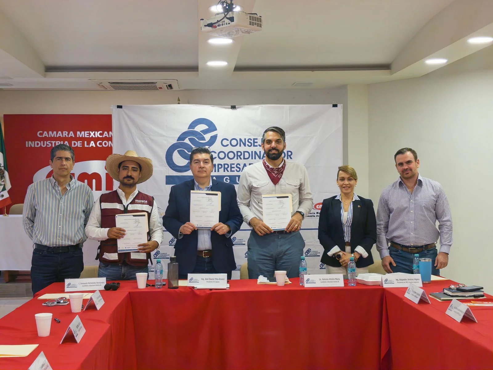 CCE Laguna critica ausencia de candidatos de Morena y MC en reuniones clave por desarrollo económico de Coahuila.