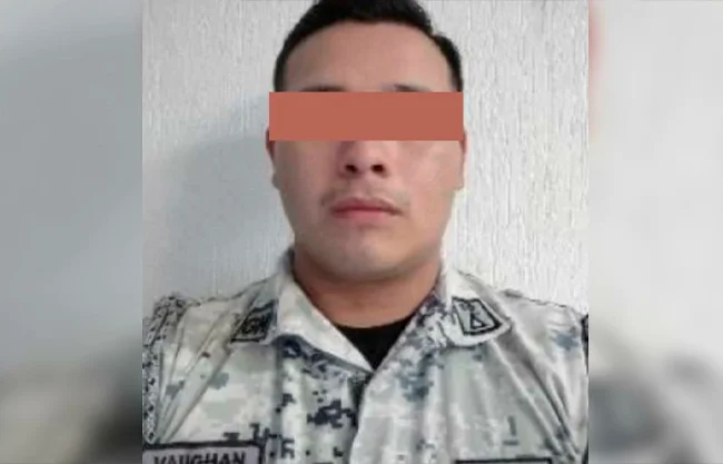 La víctima, un cabo de 24 años identificado como Heriberto "N", se encontraba en el área de dormitorios cuando Carlos Hamit "N" ingresó y le disparó