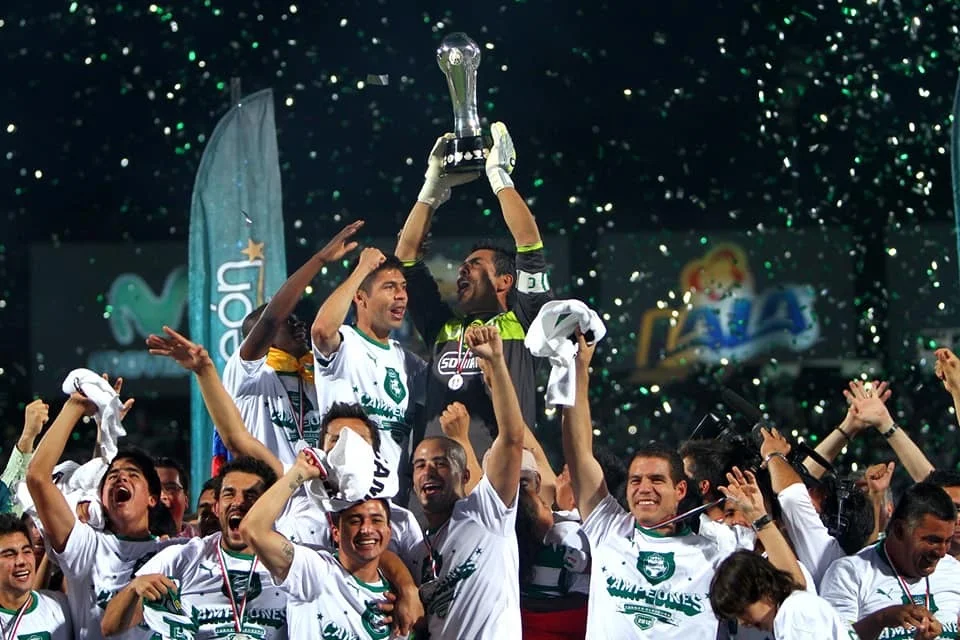 Santos Laguna celebra su legado: tres títulos de Liga MX en la misma fecha, 20 de mayo. Revive las hazañas de 2001, 2012 y 2018.