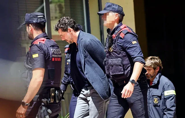Para lograr sus objetivos económicos, ejercía una 'manipulación emocional' sobre su padre, subraya la jueza: tenía una obsesión por el dinero