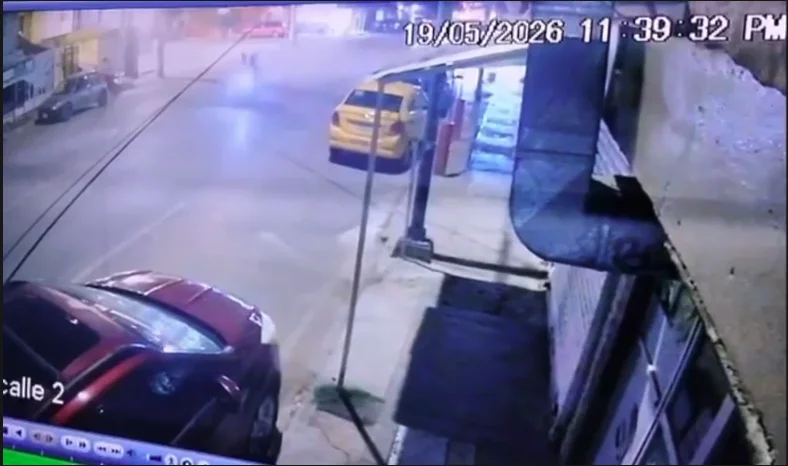 Ciclista de 19 años lesionado tras chocar con moto en Pedregal del Valle, Torreón. Accidente vial ocurrido la noche del martes.
