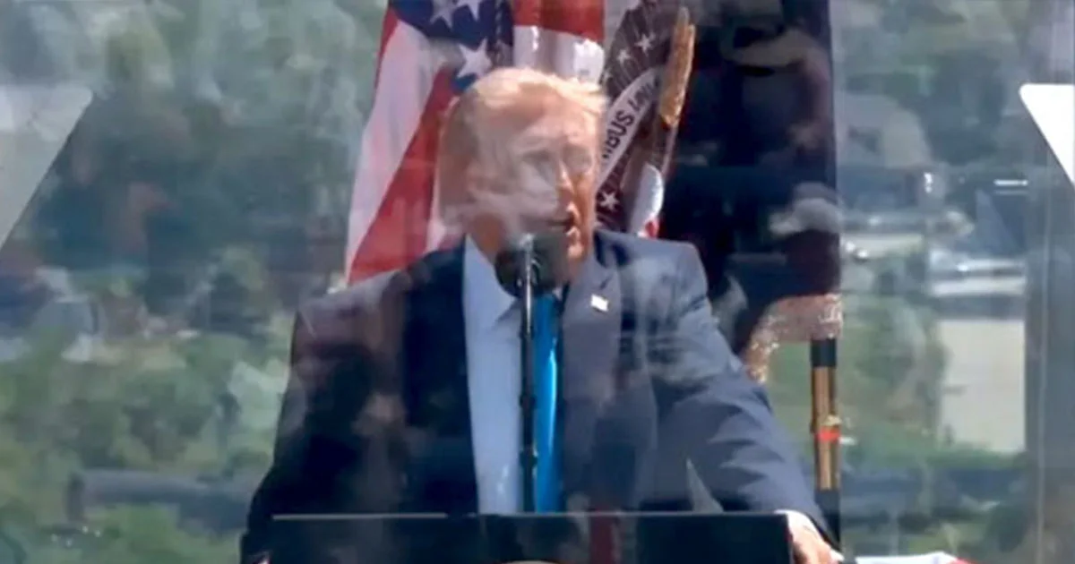 Trump encabeza graduación militar de la Guardia Costera de EU bajo estrictas medidas de seguridad