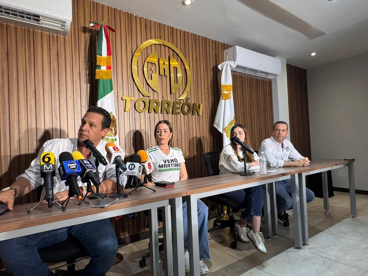 PRI-UDC lidera en encuestas en La Laguna a 3 semanas de elecciones. Villarreal destaca ventaja en distritos clave.