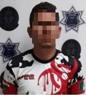 Detectan camioneta robada con arcos de seguridad en Torreón; detienen a un hombre y aseguran dos unidades.