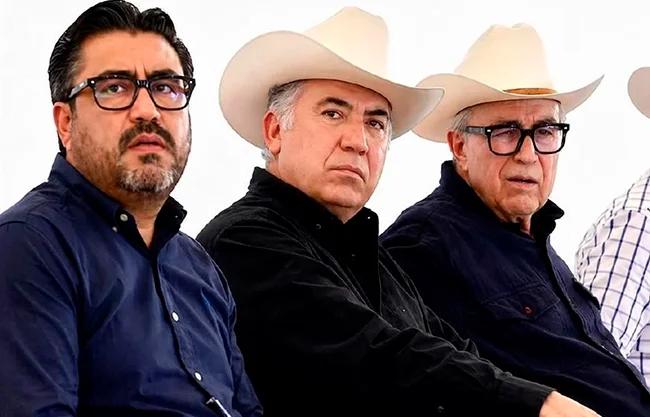 La Presidenta Claudia Sheinbaum confirmó este jueves que existe una alerta roja de Interpol derivada de la orden de aprehensión emitida por Estados Unidos contra el Gobernador con licencia de Sinaloa, Rubén Rocha Moya (Morena), y otros 9 acusados de narcotráfico por la Fiscalía de Nueva York.