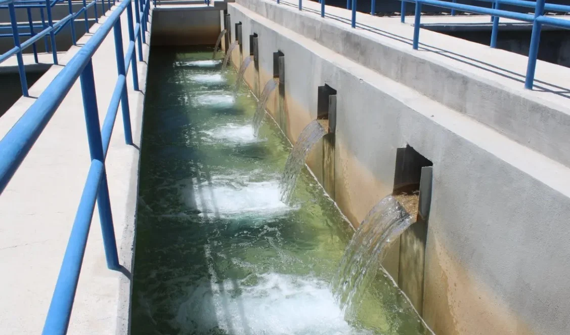 Conagua inicia entrega de agua potable a Francisco I. Madero y San Pedro, Coahuila, tras concluir limpieza de tuberías del sistema Agua Saludable para La Laguna.
