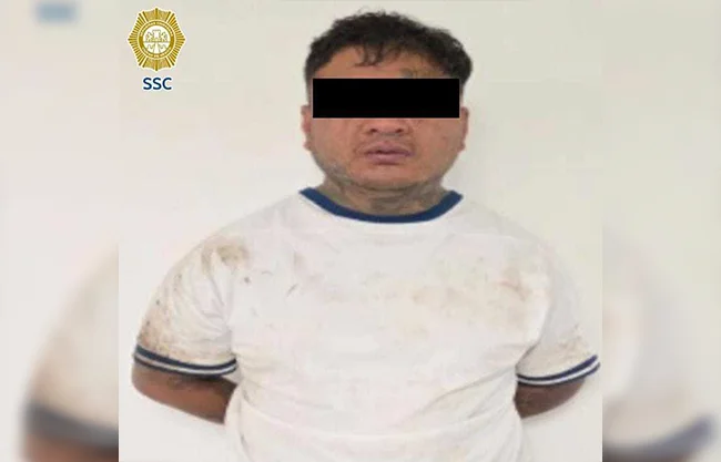 El ahora detenido intentó deslindarse de los hechos argumentando ante los oficiales que mantuvo una discusión con su pareja y salió del domicilio