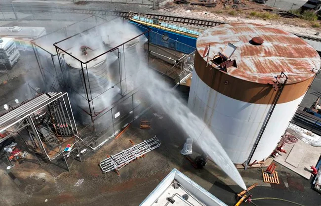 Riesgo de explosión química mantiene bajo evacuación a miles en California